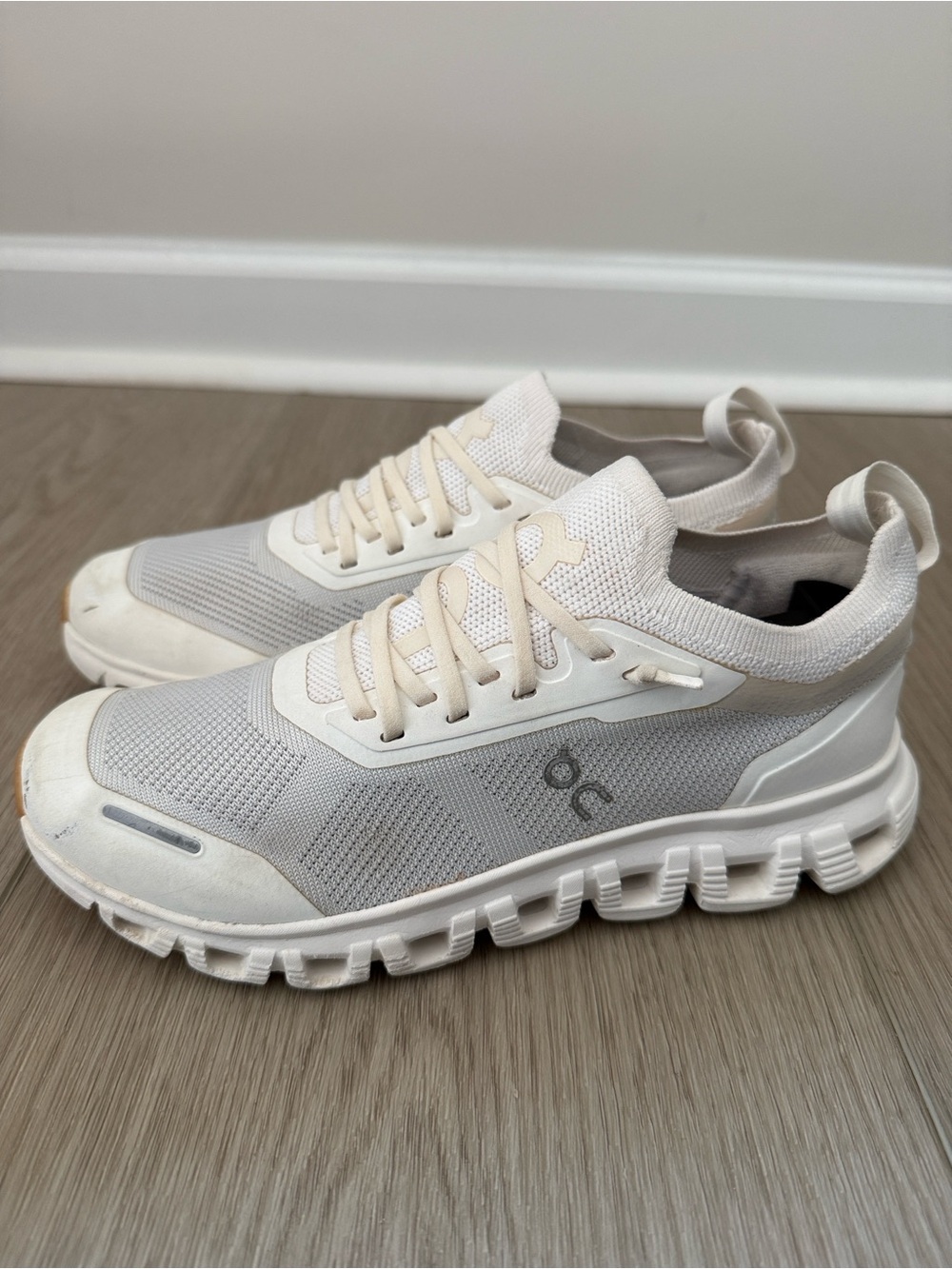 On Cloud Versa and The Roger Bundle - Women’s Size 6 - Picture 5 of 16